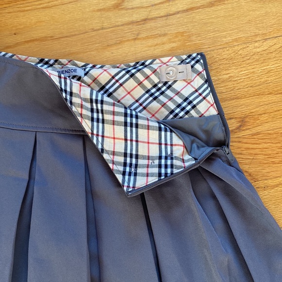 Gray skirt with built in shorts, adjustable waist, size small, Brand:Bienzoe - Picture 2 of 3